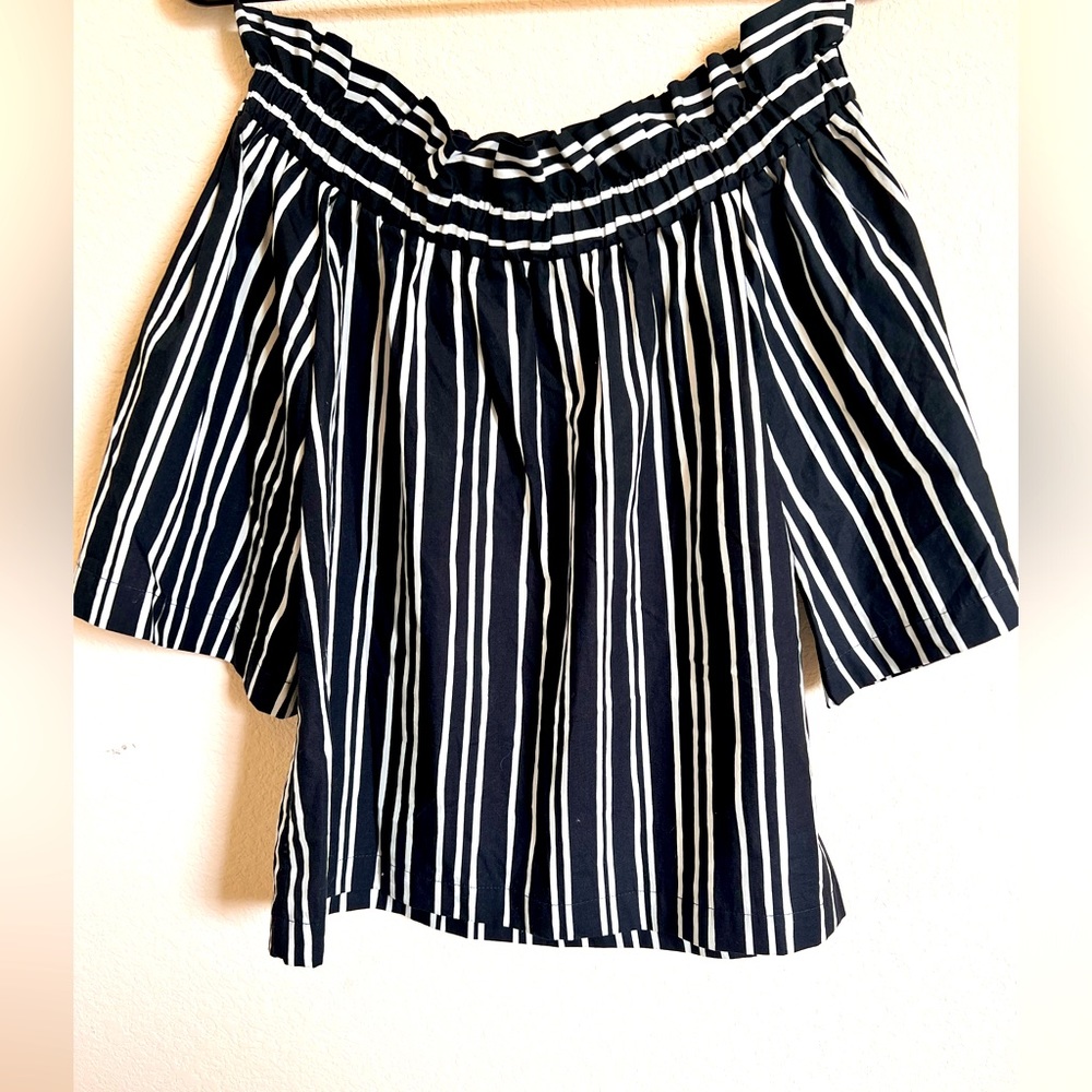 H&M: Black &White vertical stripe off shoulder. Size 2